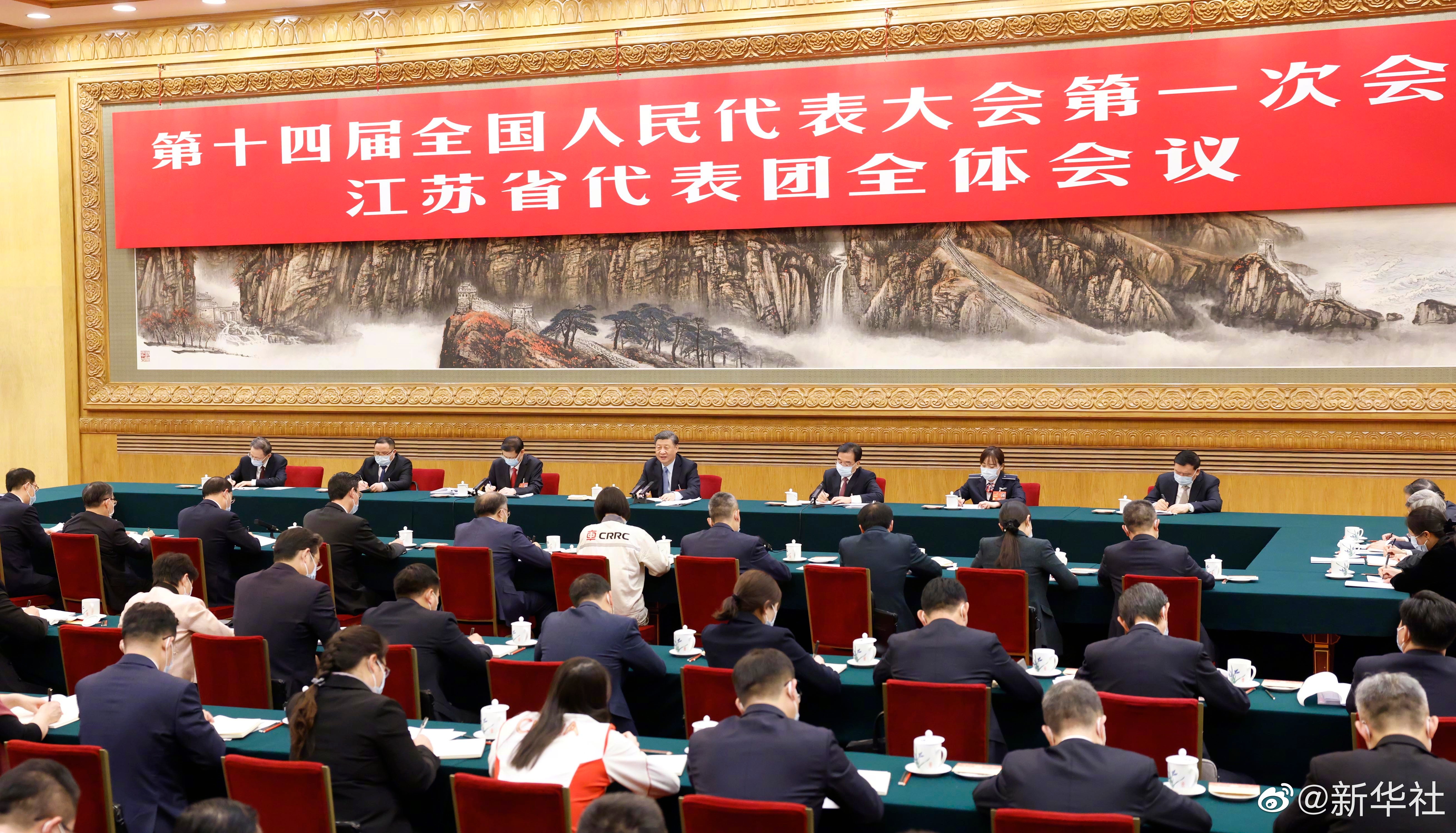 習(xí)近平總書記參加江蘇代表團(tuán)審議，現(xiàn)場(chǎng)聽取徐工集團(tuán)匯報(bào)發(fā)言，對(duì)徐工五年發(fā)展給予充分肯定和殷切期望