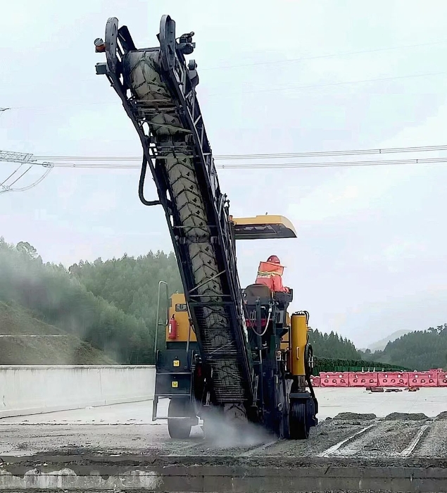 靠譜！徐工銑刨機化身“護(hù)路使者”助力巴平高速建設(shè)！