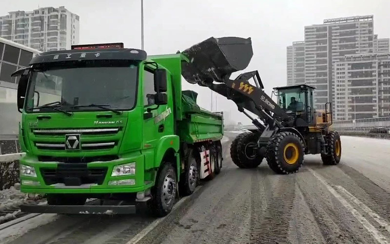除雪保暢通，徐工汽車(chē)在行動(dòng)